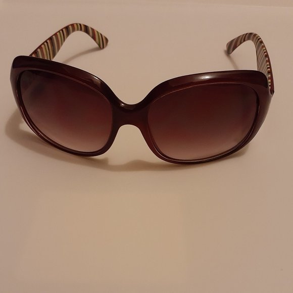 Hoffco Brands Lightweight Fashion Sunglasses: Wine Color Large Gradient Lens - Picture 2 of 3